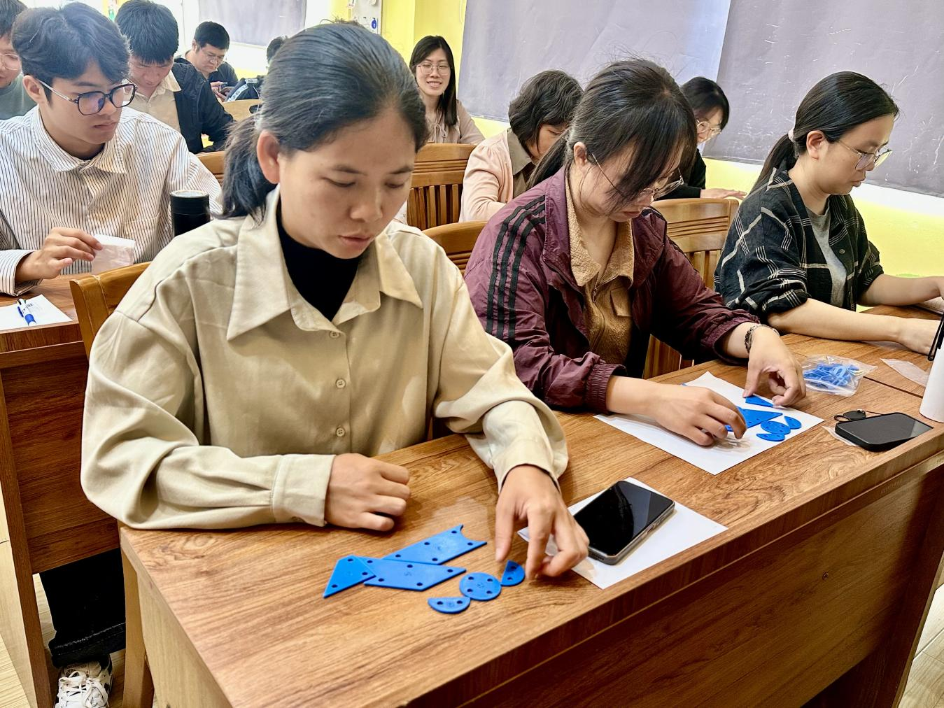七巧啟智，共促科技教育——云浮市第五屆青少年科技七巧板創(chuàng)意制作競賽教師培訓班（郁南站）在都城鎮(zhèn)錦江小學舉辦4.png